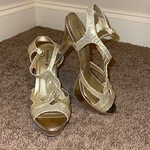 Size 7.5 Gold Madden Girl Platform Pumps